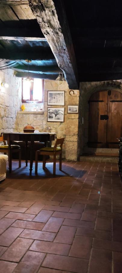 La Chascona Di Farnese Casa Di Tufo Nel Borgo Apartment Exterior foto