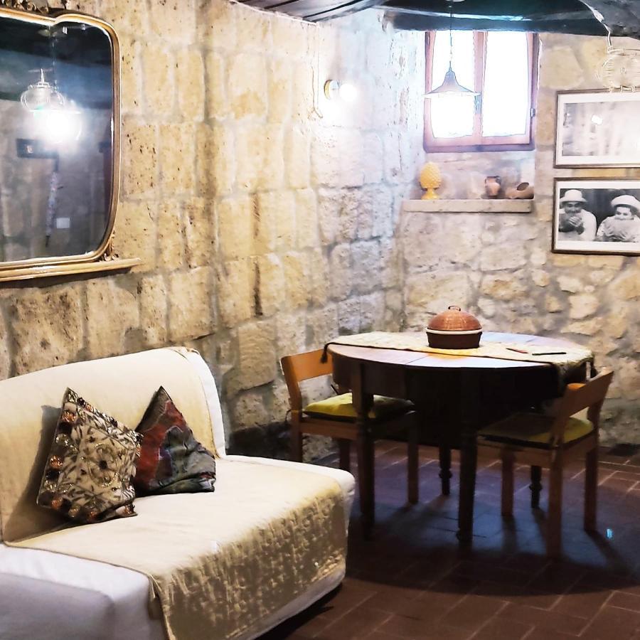 La Chascona Di Farnese Casa Di Tufo Nel Borgo Apartment Exterior foto