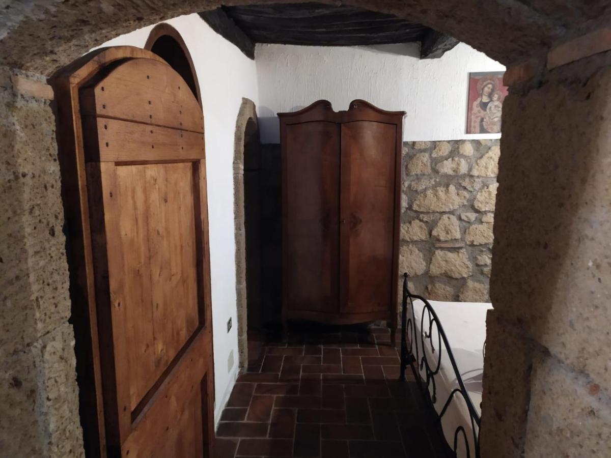 La Chascona Di Farnese Casa Di Tufo Nel Borgo Apartment Exterior foto