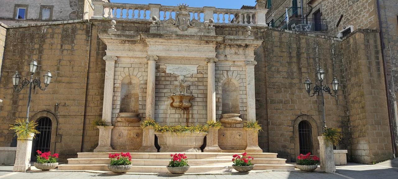 La Chascona Di Farnese Casa Di Tufo Nel Borgo Apartment Exterior foto