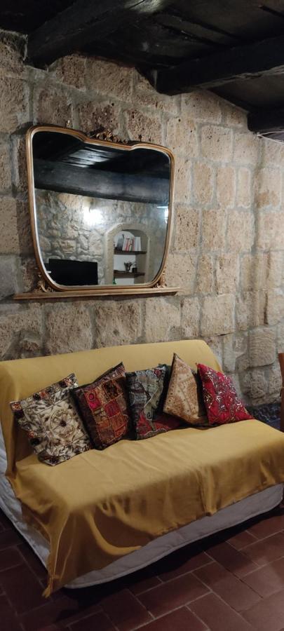 La Chascona Di Farnese Casa Di Tufo Nel Borgo Apartment Exterior foto