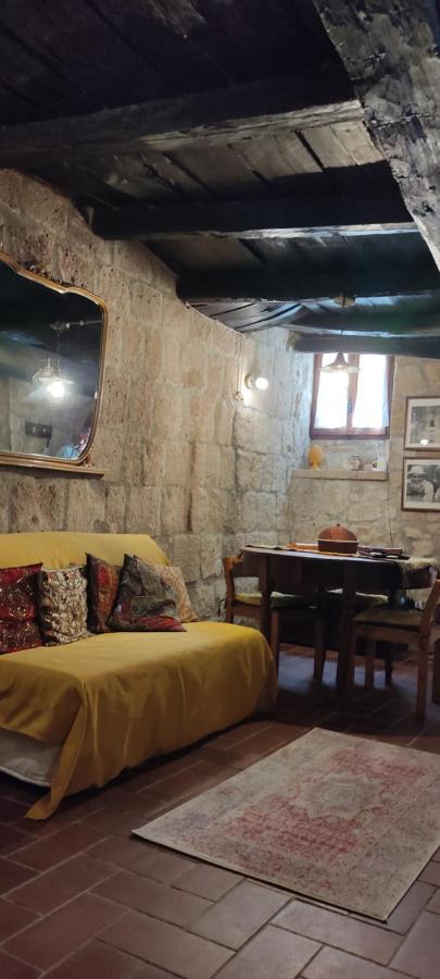 La Chascona Di Farnese Casa Di Tufo Nel Borgo Apartment Exterior foto
