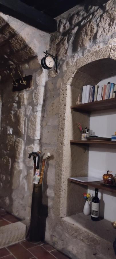 La Chascona Di Farnese Casa Di Tufo Nel Borgo Apartment Exterior foto