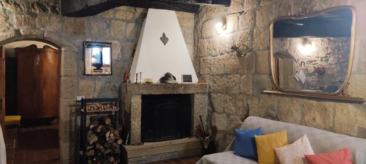 La Chascona Di Farnese Casa Di Tufo Nel Borgo Apartment Exterior foto