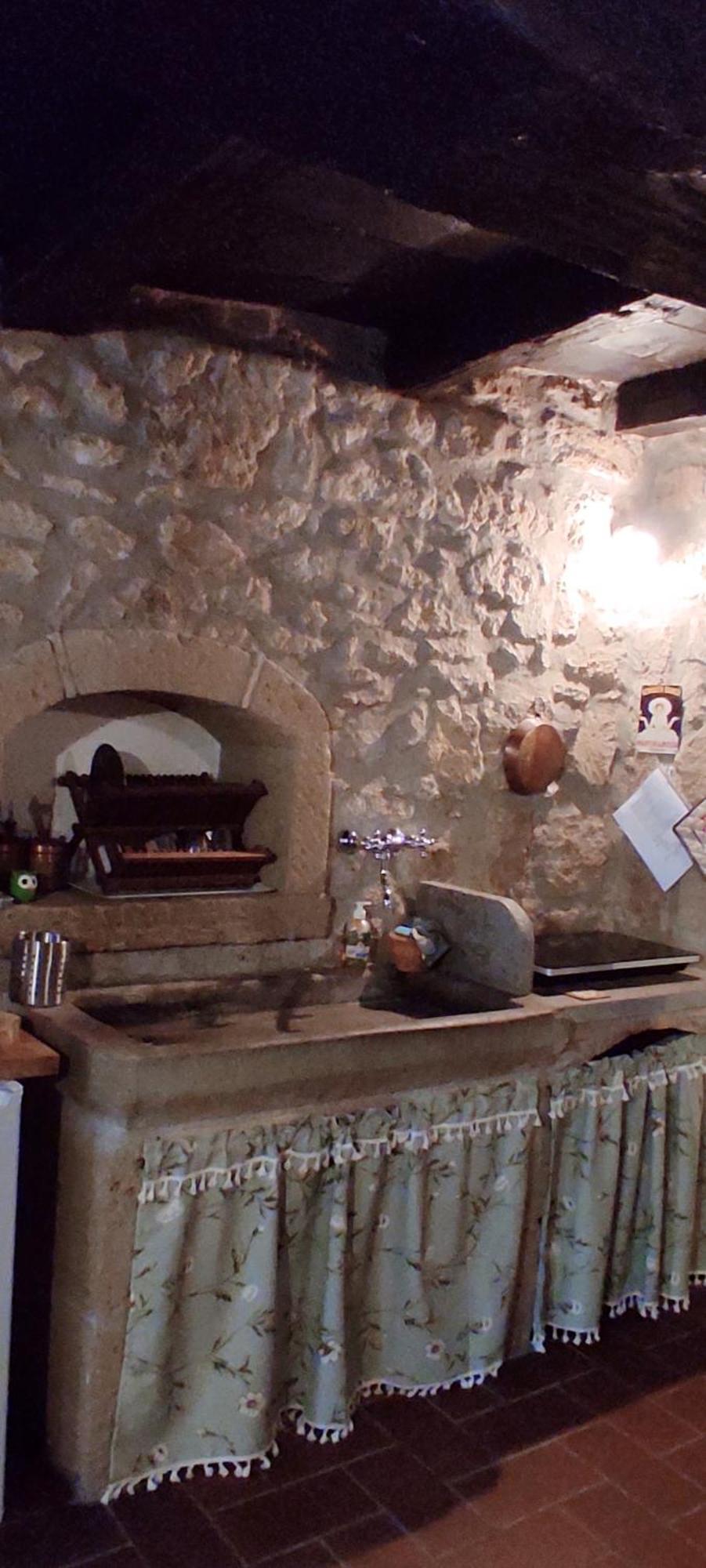 La Chascona Di Farnese Casa Di Tufo Nel Borgo Apartment Exterior foto