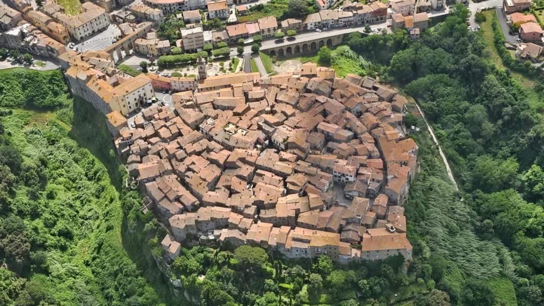 La Chascona Di Farnese Casa Di Tufo Nel Borgo Apartment Exterior foto